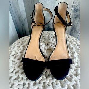 Banana Republic Suede 3 1/4” Sandals